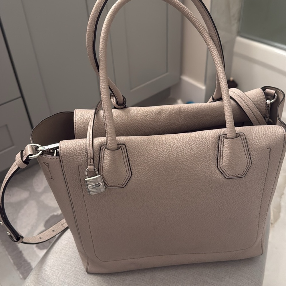 Michael Kors, large gray tote with zipper